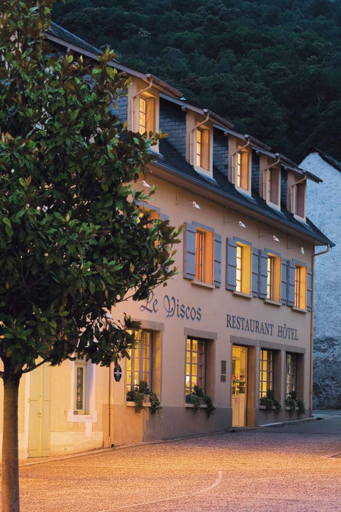 Environnement Le Viscos Hôtel de charme dans les Pyrénées à Saint-Savin - Hôtel restaurant de charme 4 étoiles